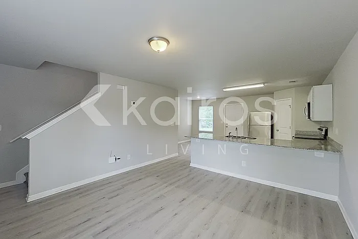 4 bed, 3.0 bath, 1811 sqft, $2,095 — Photo 4