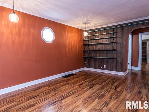 3rd image of 719 W Melbourne Ave