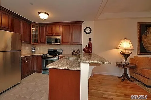 Rented by Douglas Elliman | media 16