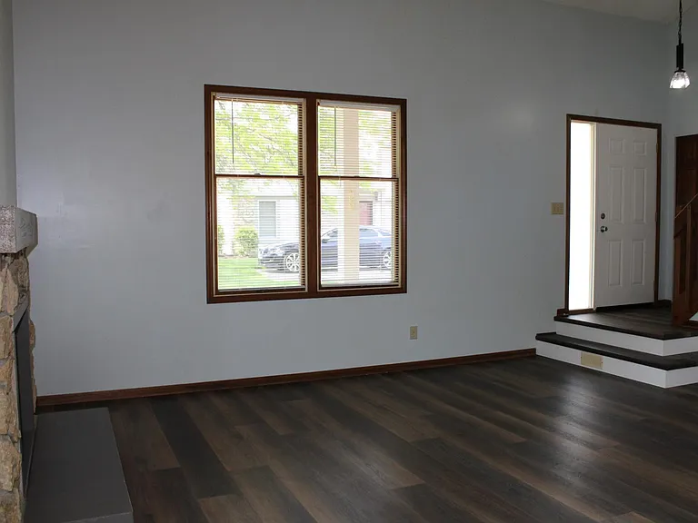6034 Sawmill Woods Dr — Photo 3