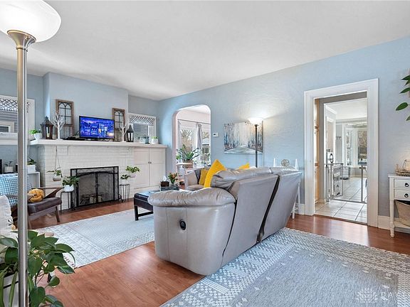 5th image of 417 Telford Ave