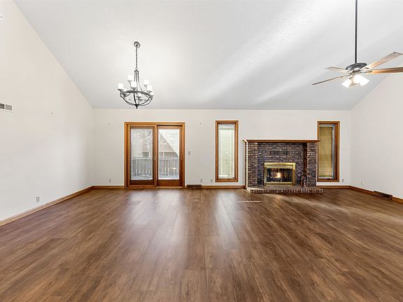 5th image of 845 Fairdale Rd APT B