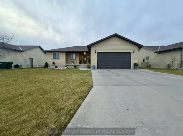 410 Buffalo Grass St, Grand Island, NE 68803