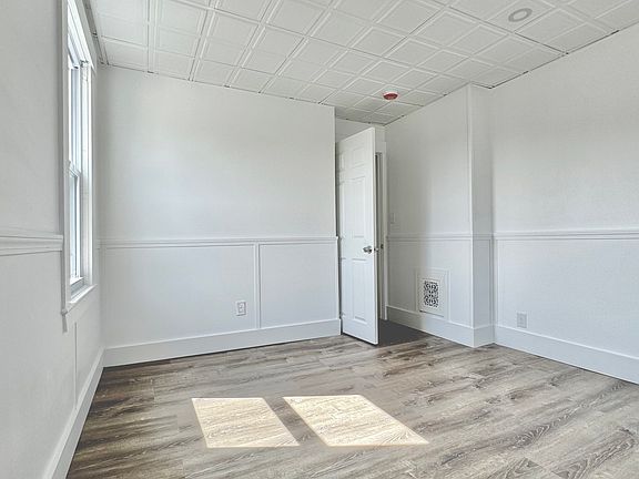 4th image of 18 Hastings St
