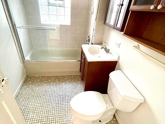 4th image of 2419-2417 N Maplewood Ave #2419