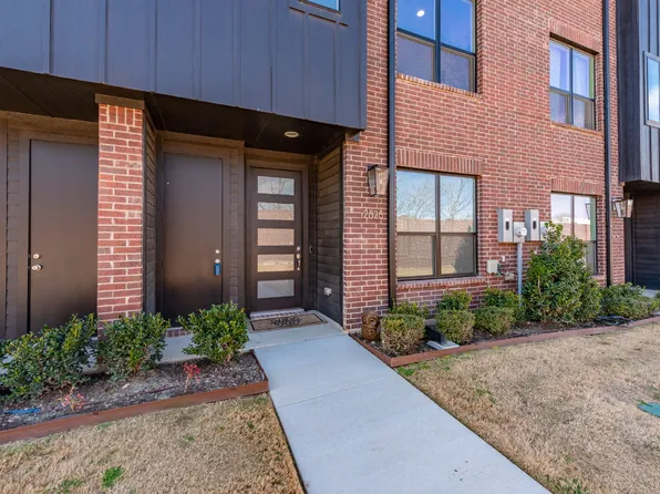 2828 Addison Park Ln, Fort Worth, TX 76110