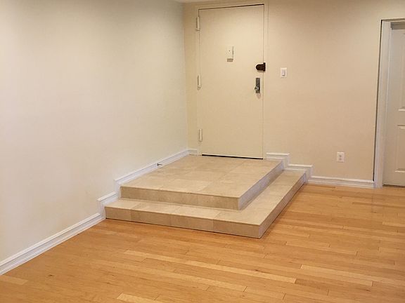 3rd image of 11248 Chestnut Grove Sq