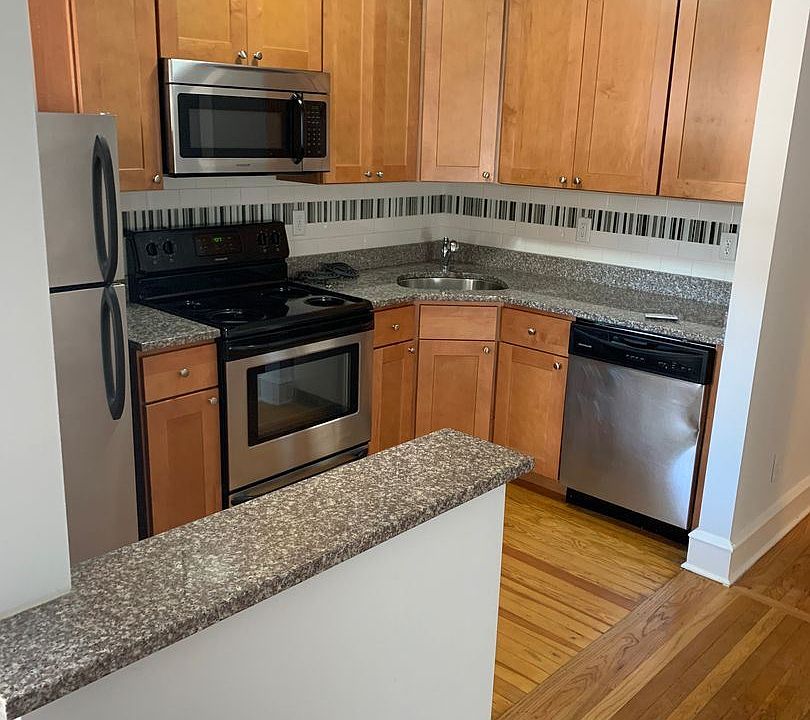1st image of 1106 W Franklin St #207