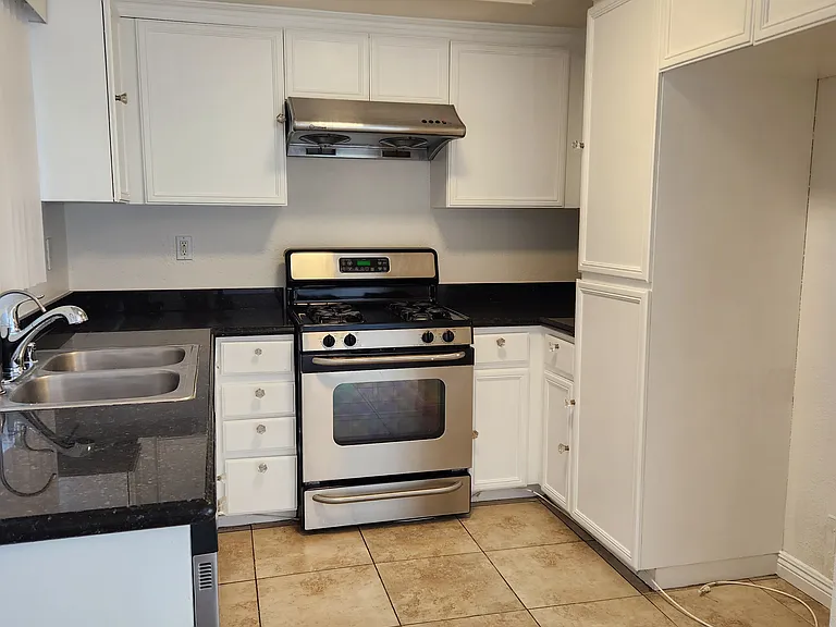 428 N Imperial Ave #C — Photo 6