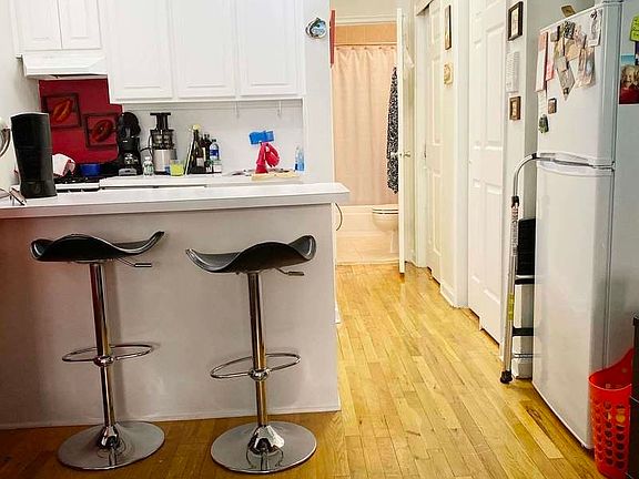 4th image of 308 E 85th St #1DD