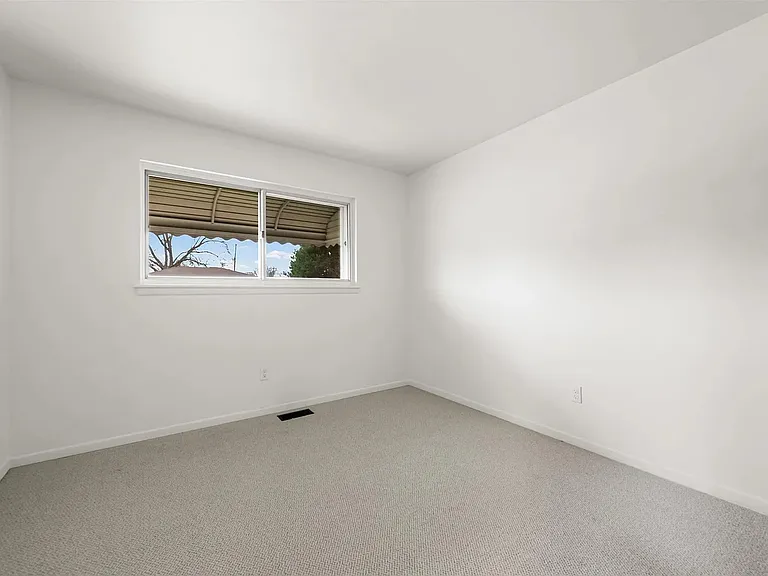 26627 Norma Ave — Photo 7