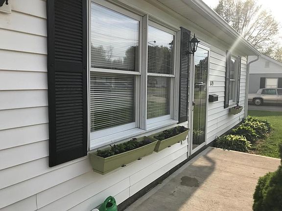 3rd image of 879 Garfield Ave