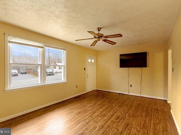 4th image of 29079 Hill And Dale Dr