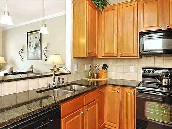 3rd image of 7835 Spungold St