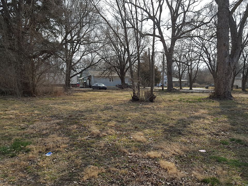 2nd image of 717 S Cherry