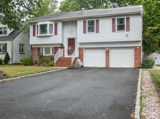 584 Mountainview Dr, North Plainfield, NJ 07063