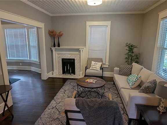 3rd image of 3953 Mercier St