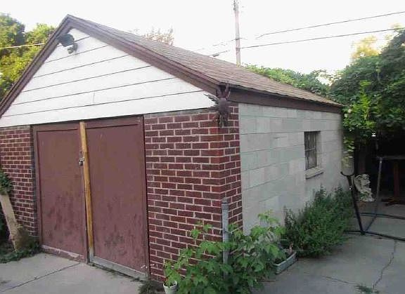 3rd image of 749 N Oakley St
