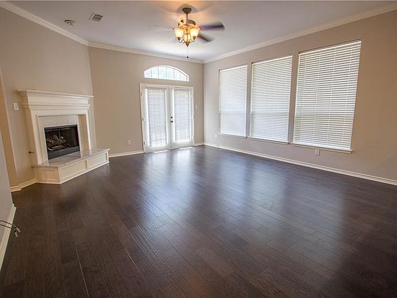5th image of 2206 Knob Hill Dr