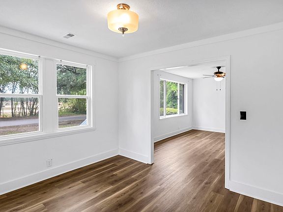 4th image of 1413 Caroline Rd