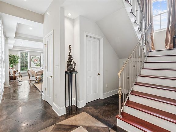 5th image of 234 Hector Ave