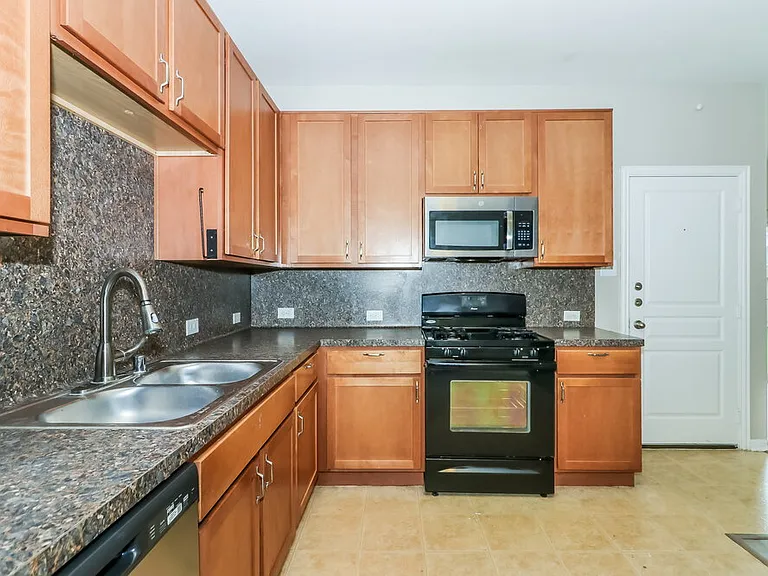 8119 Almera Falls Dr — Photo 7