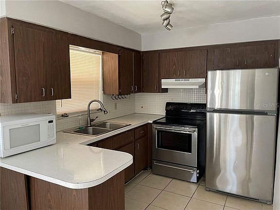 3rd image of 186 175th Terrace Dr E #B