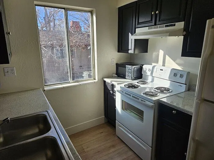 1 bed, 1.0 bath, 650 sqft, $1,000 — Photo 3
