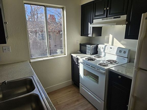 3rd image of 1385 W 6th St APT 4