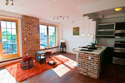 3rd image of 607 Manhattan Ave