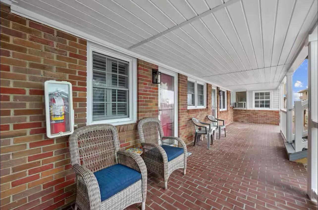 Studio, 450 sqft, $1,300 — Photo 4