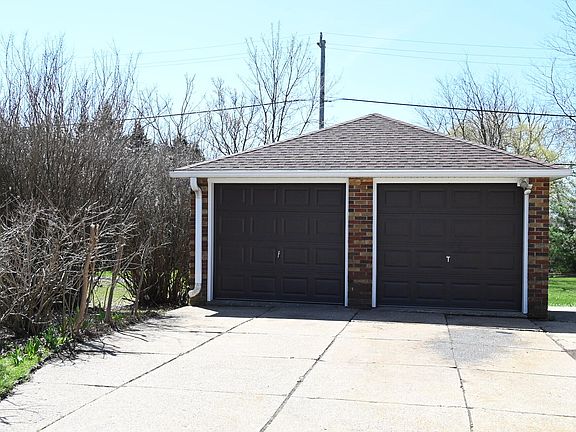 5th image of 2935 E Layton Ave