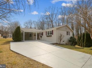 9001 Barb Anne Ct, Springfield, VA 22152