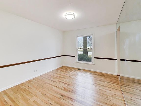 3rd image of 4053 Cumnor Rd