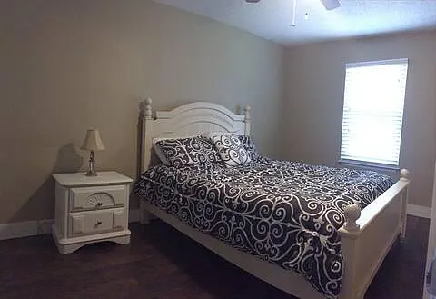 1107 Oakcrest Dr — Photo 8
