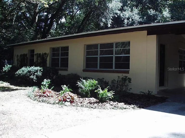 621 NW 36th Dr — Photo 2