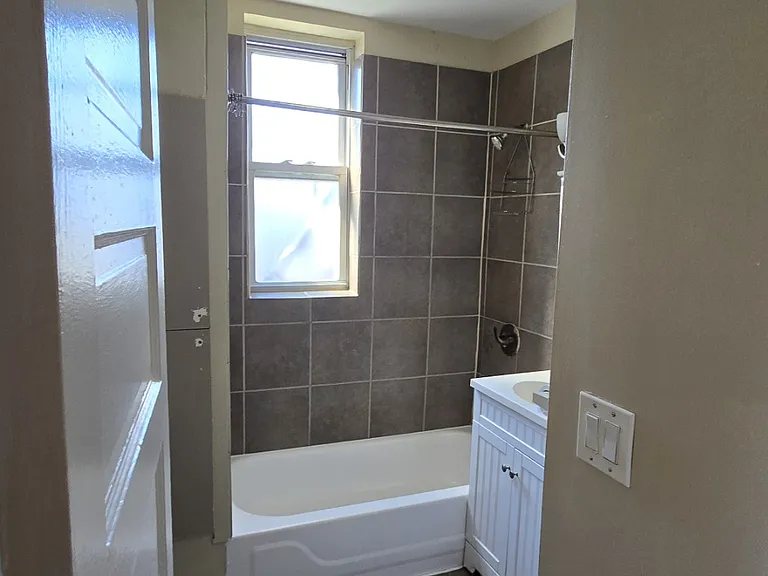 928 S Claremont Ave #2F — Photo 12