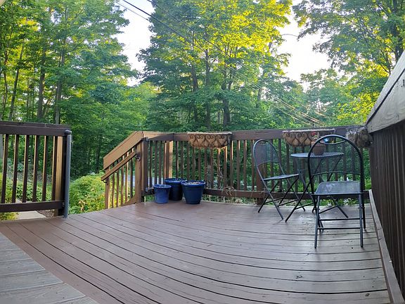 2nd image of 337 Ringwood Rd #A