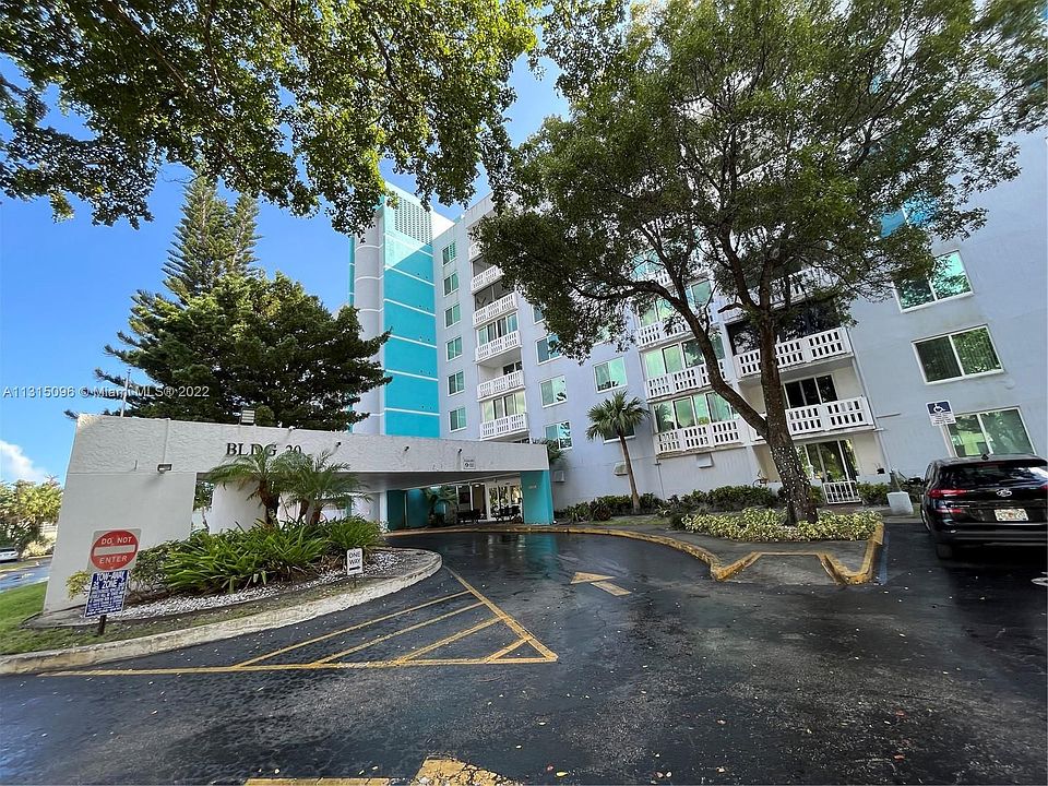 1st image of 919 Hillcrest Dr APT 714