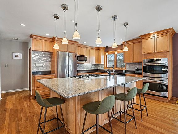 4th image of 9330 Murray Ct
