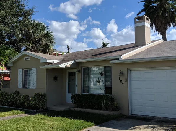 104 5th St, Belleair Beach, FL 33786