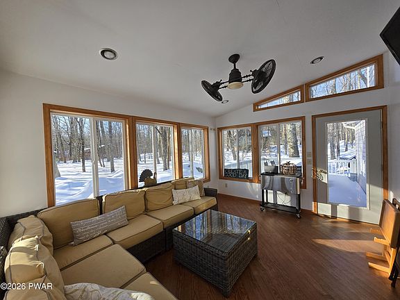2nd image of 102 Long Spur Ln