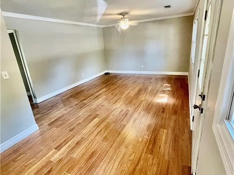 2 Plymouth Ave W — Photo 3