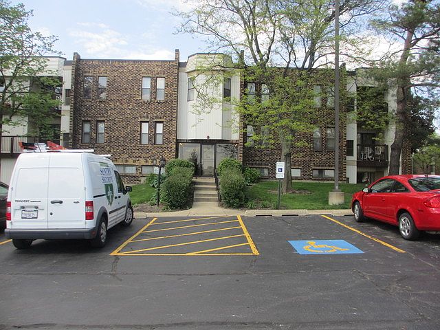 1st image of 2222 Country Club Dr APT 1