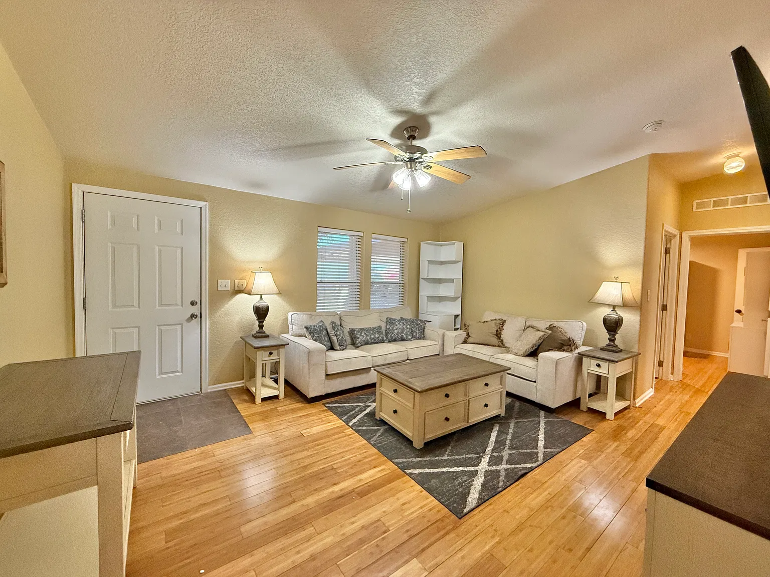3 bed, 1166 sqft, $1,575 — Photo 2