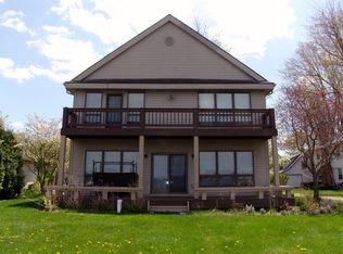11594 Algonquin Dr, Pinckney, MI