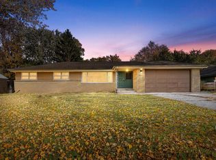 4238 N 95th St, Wauwatosa, WI 53222