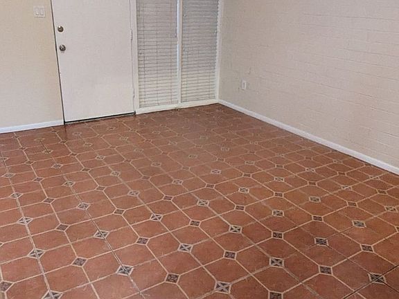 4th image of 1828 W Tuckey Ln Unit 6