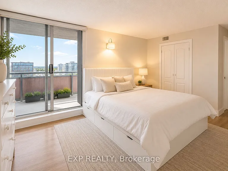 160 George St #1505 — Photo 26