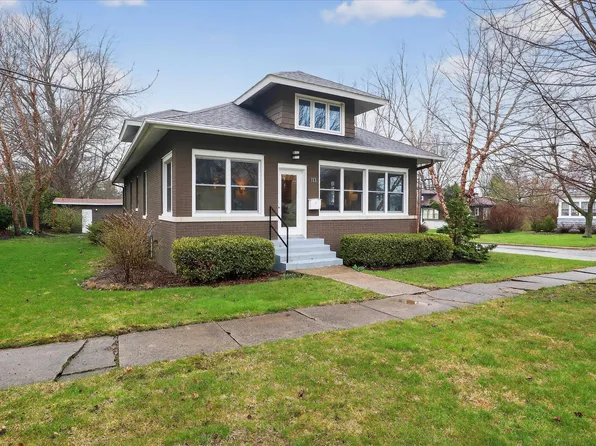 113 Locust St E, Three Oaks, MI 49128
